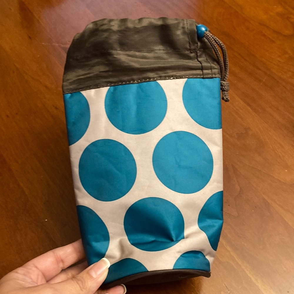 Thirty-one bottle carrier